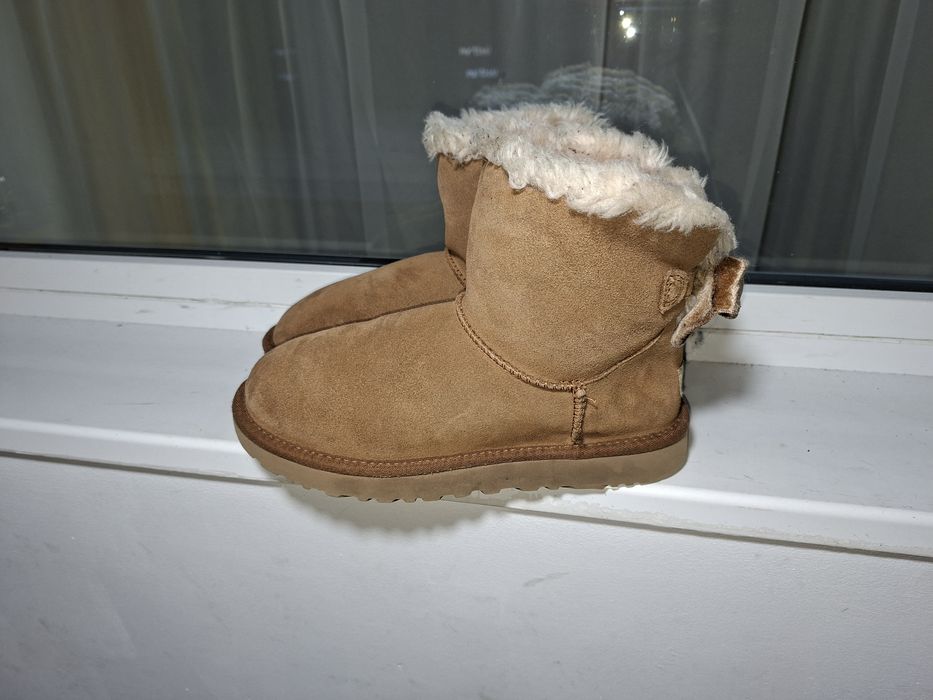 Vând cisme UGG nr 39 originale