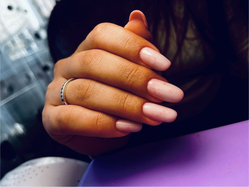 Unghii cu gel/ semipermanenta/ pedichiura
