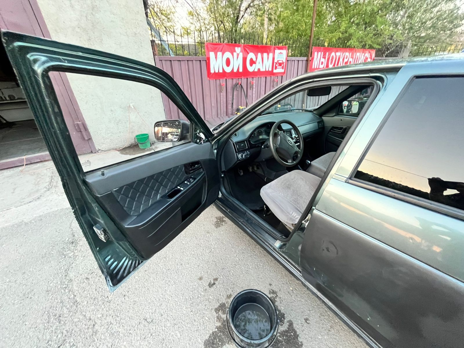 Продам Приору 1 торг у капота