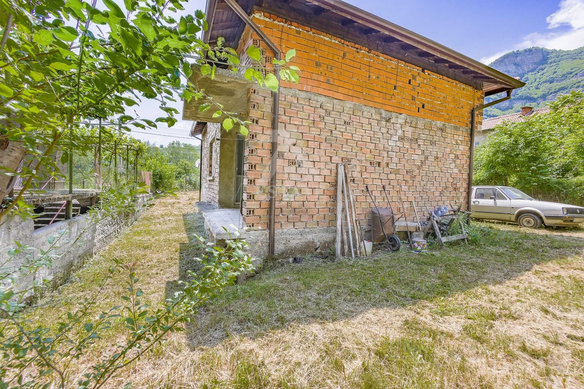 Продава къща в с. Бов