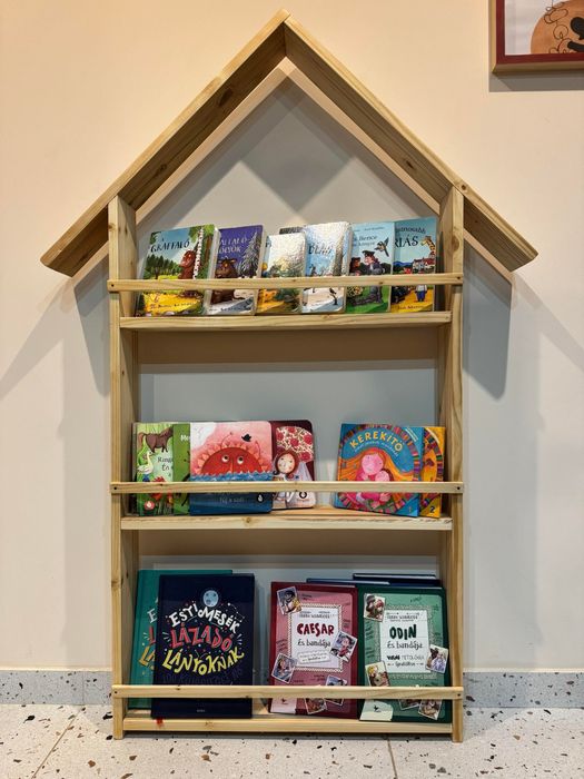 Biblioteca tip casa montesssori