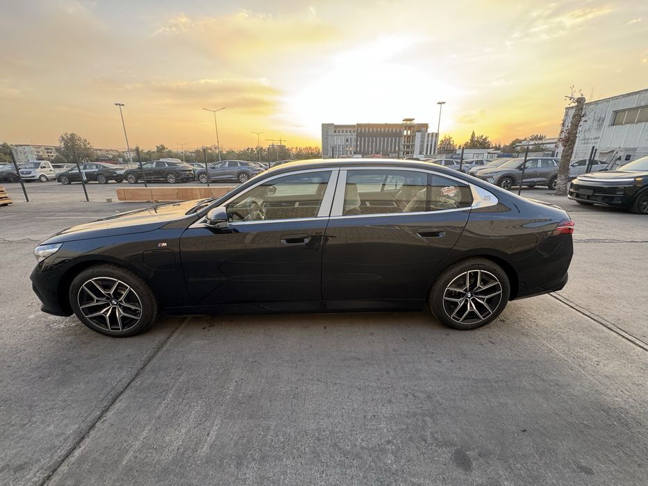 BMW i5 40L M sport