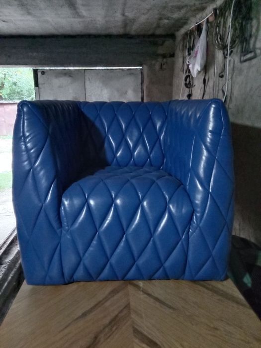 Креско и стулия.