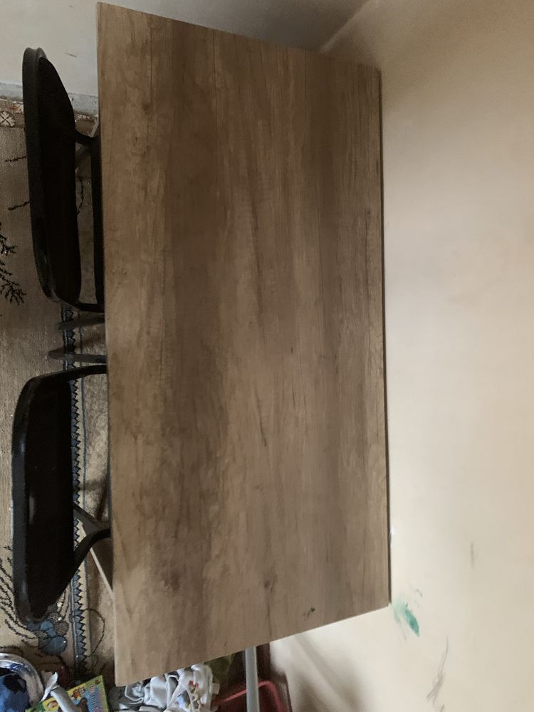 Komplekt parta va stul sotiladi srochna