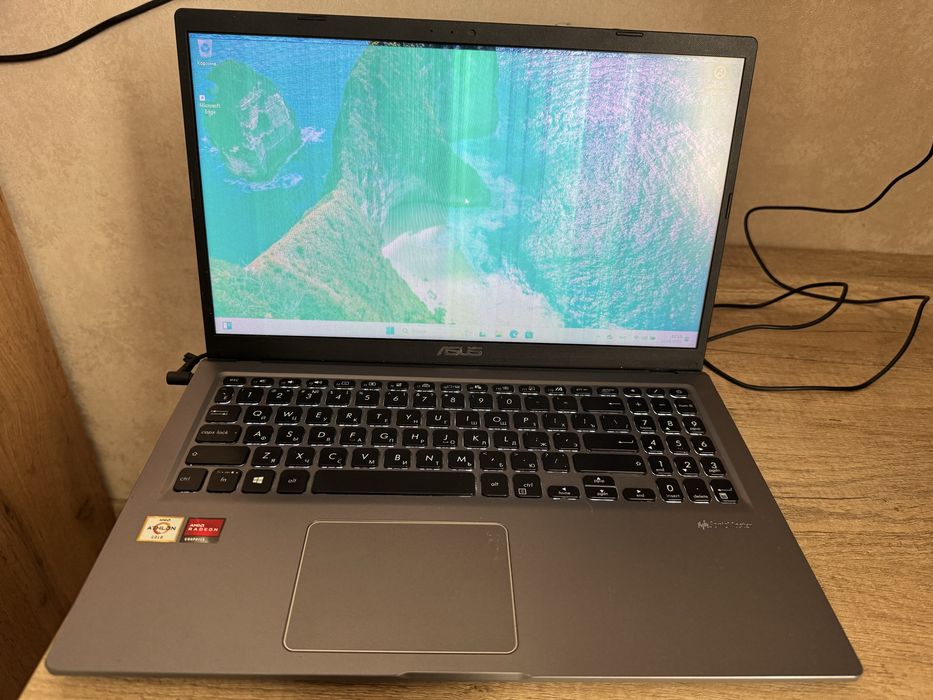 Продаж Ноутбук Asus 4/256, Radeon Нужно менять матрицу