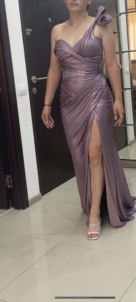 Rochie de nasa, noua cu eticheta