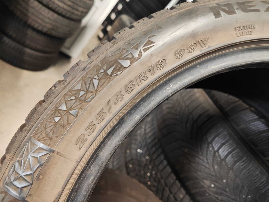 4бр.зимни гуми 235/45/19 Nexen