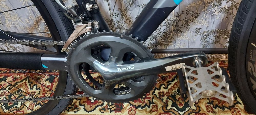 Продам карбоновый гравийник GIANT ANYROAD