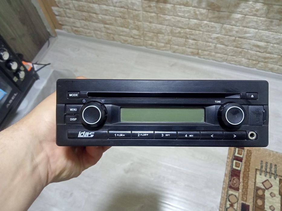 Продам штатный магнитолу USB, AUX, RADIO в хорошем состоянии.