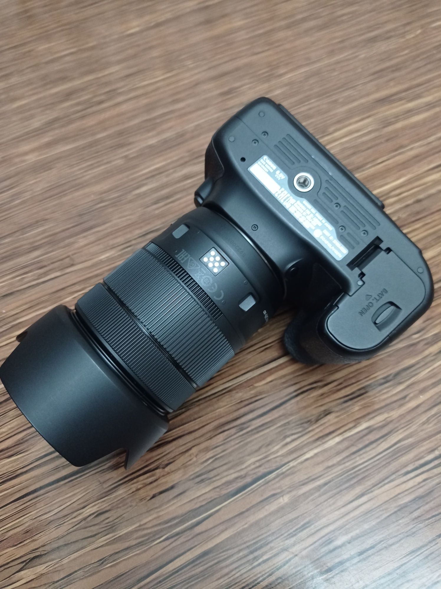 Canon 80D sotiladi