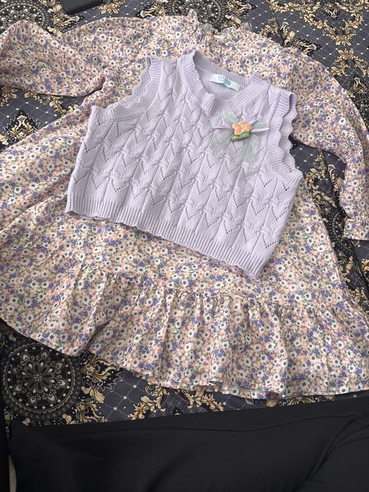 Продаю платье двойка в отличном состоянии, подойдет на 5-6лет.