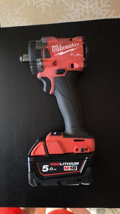 Pistol impact Milwaukee M18 FUEL  + baterie 5.0Ah ca nou!
