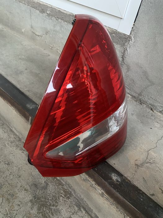 Zadniy fara nissan tiida chap tarafi