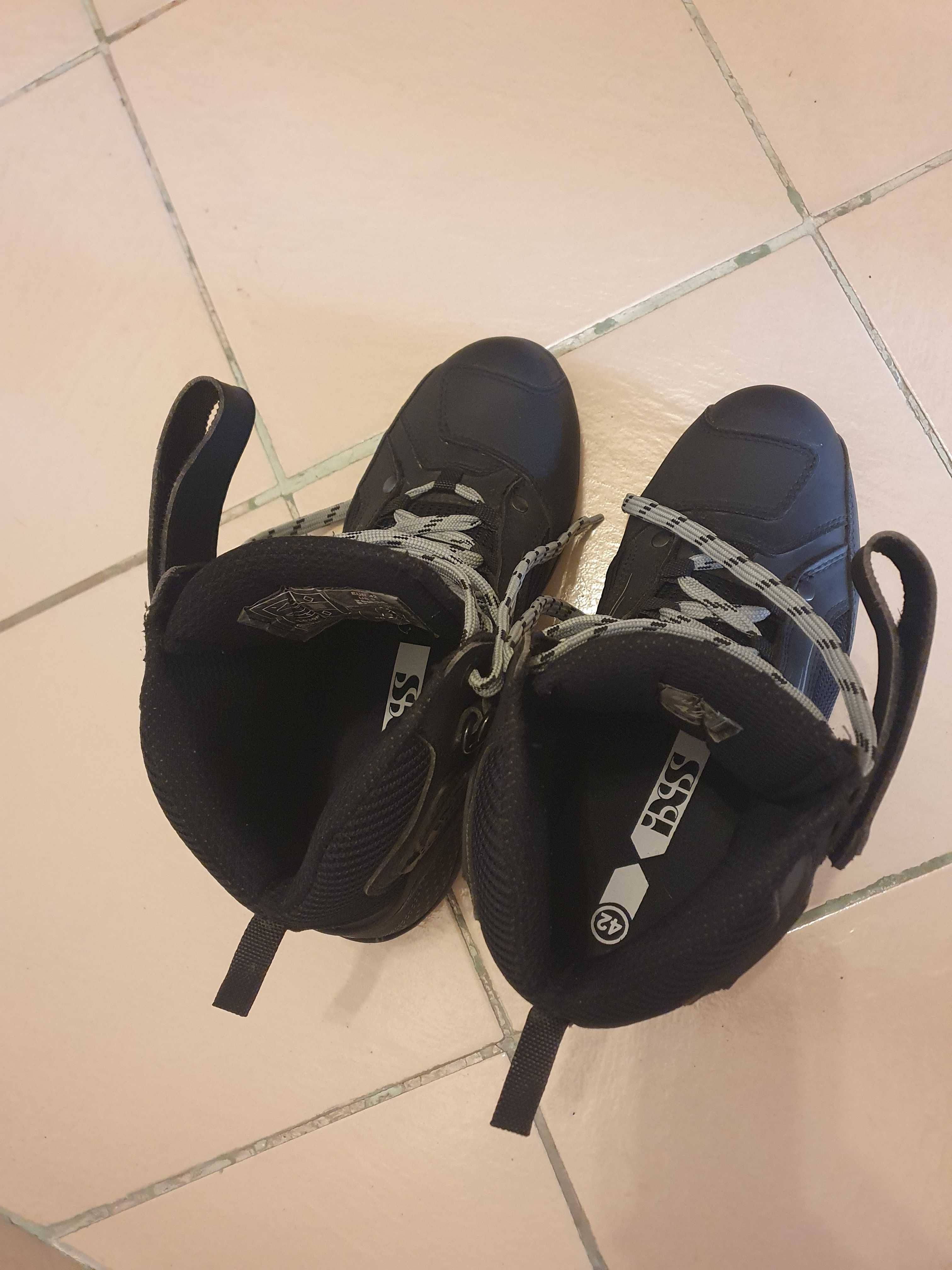 Мото боти IXS като нови
