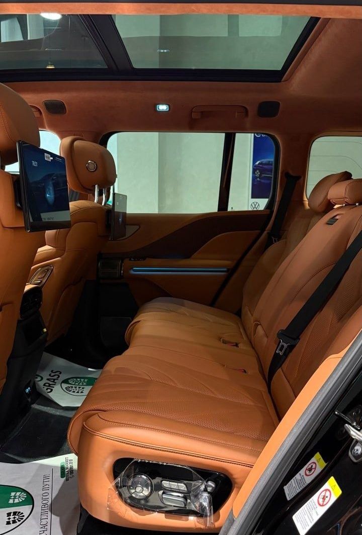 BYD yang wang U8 sotuvda tayyor