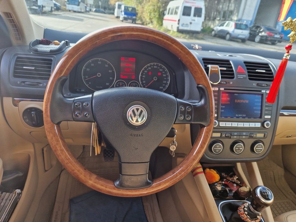 Vand VW Jetta full option - comanda Senatul Romaniei