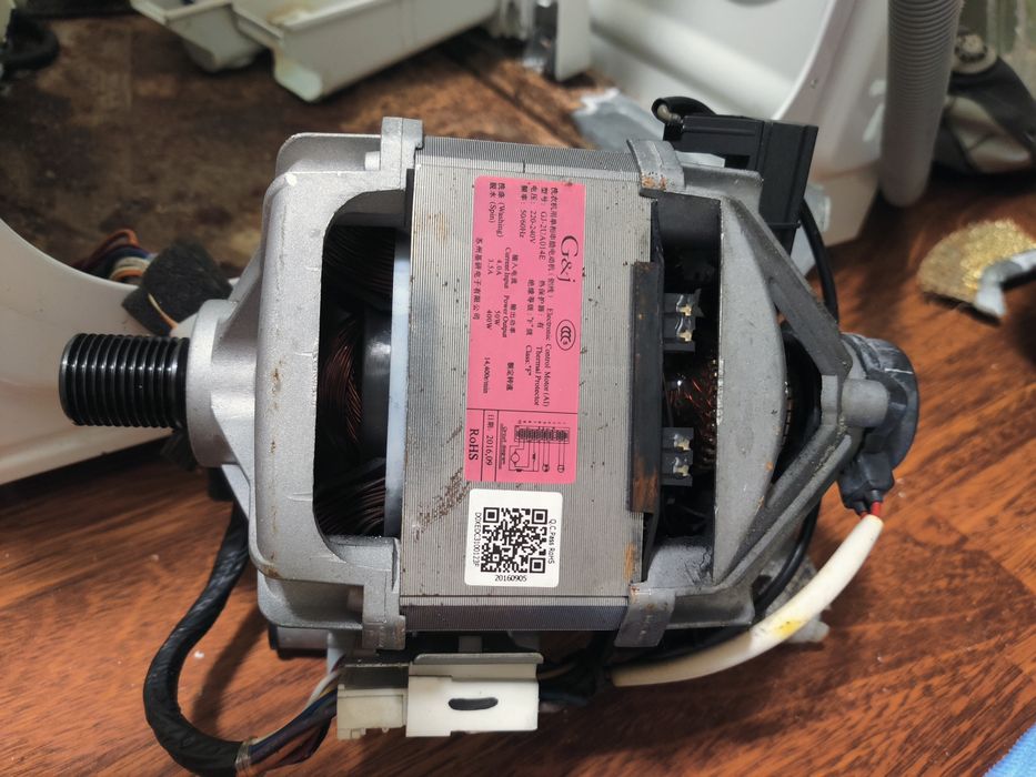 Vând piese mașină de spălat Samsung A+++ WF8EF5E0W4W/LE