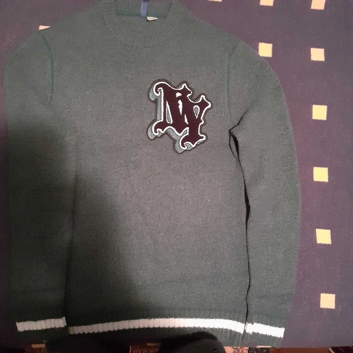 Продавам пуловер , размер ХS, за ръст 165см.