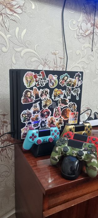 Продаю PS4 PRO 1TB памяти  в хорошем состоянии
