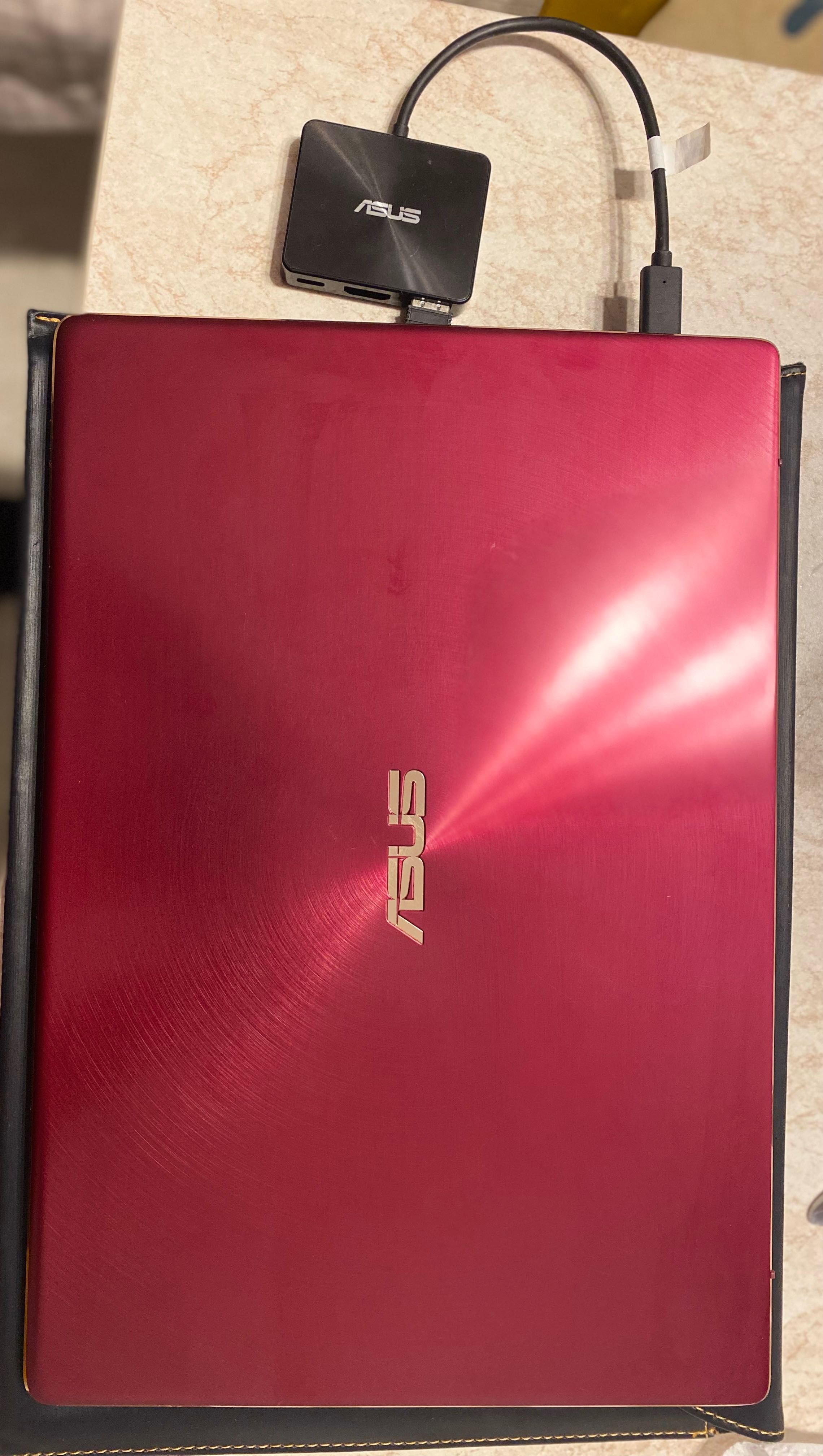 Vând laptop ASUS ultra slim