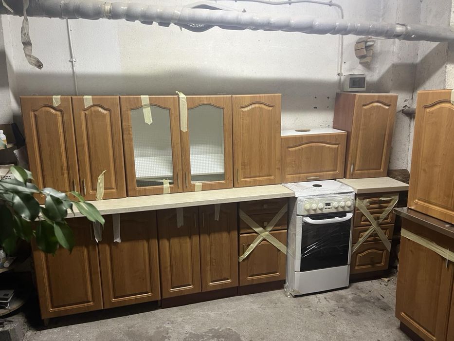 Много запазена кухня с готварска печка