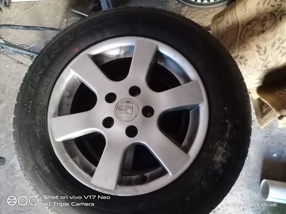 Титанка с шинамы.