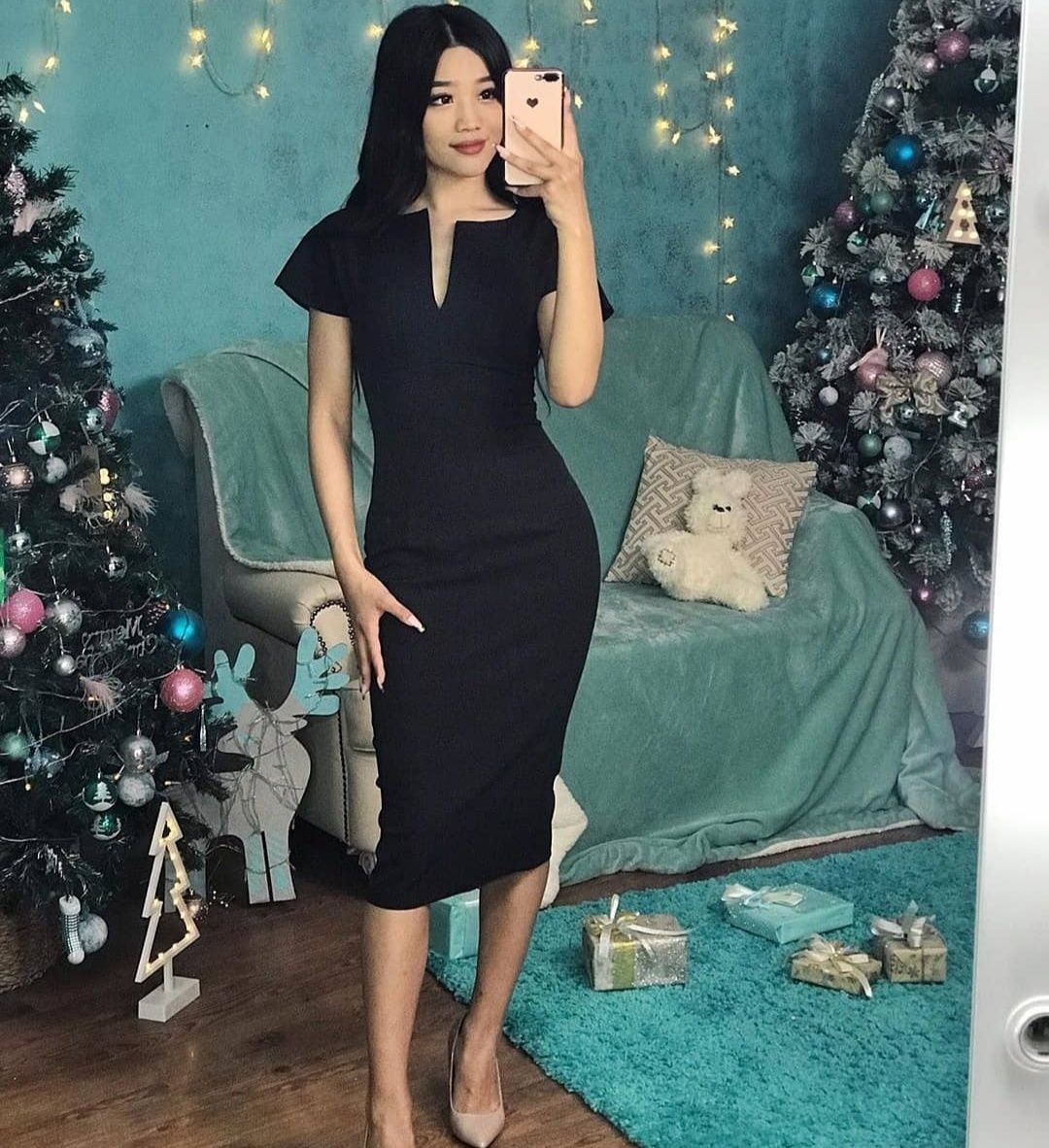 Чёрное платье по фигуре, в офис, вечернее, новогоднее 42-44