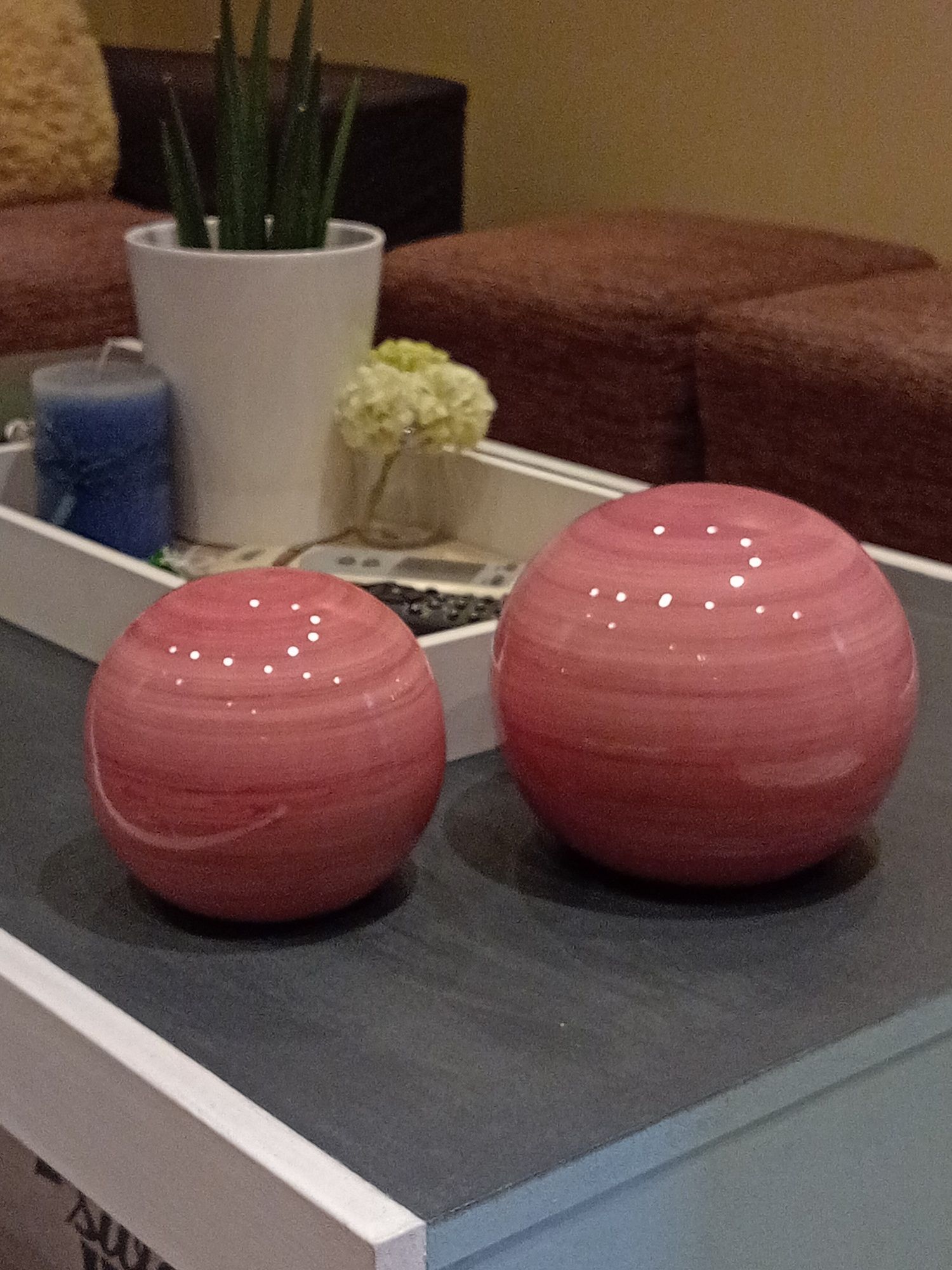 Стъклена ваза,декоративни топки