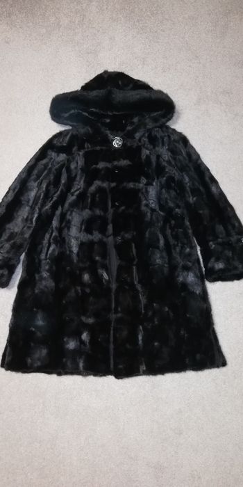Шуба норковая,черная,из кусков,в хорошем состояний.