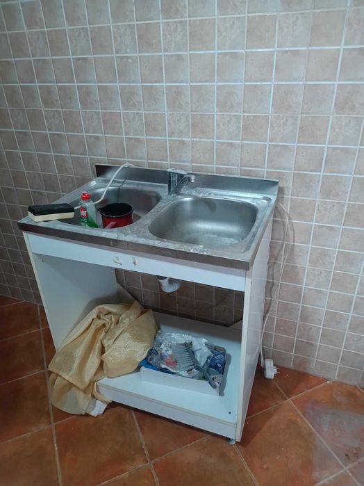 chiuveta baie,bucatarie,robinet,dulap baie,oglinda baie,broaste usa