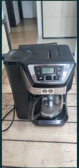 Cafetiera cu rasnita Russell Hobbs