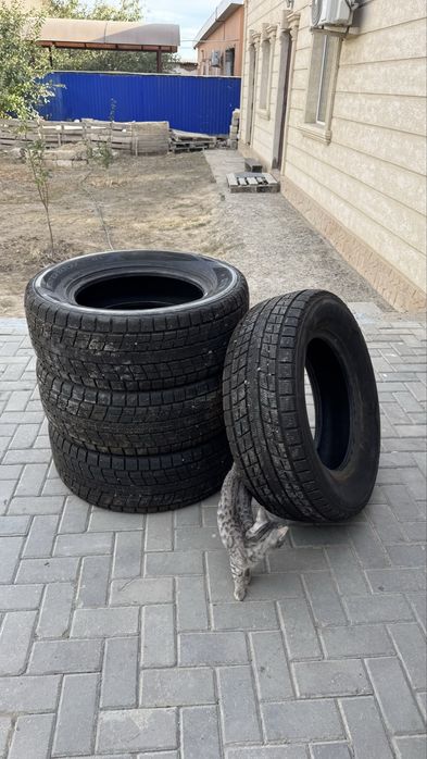Продам покрышки от land cruiser 200