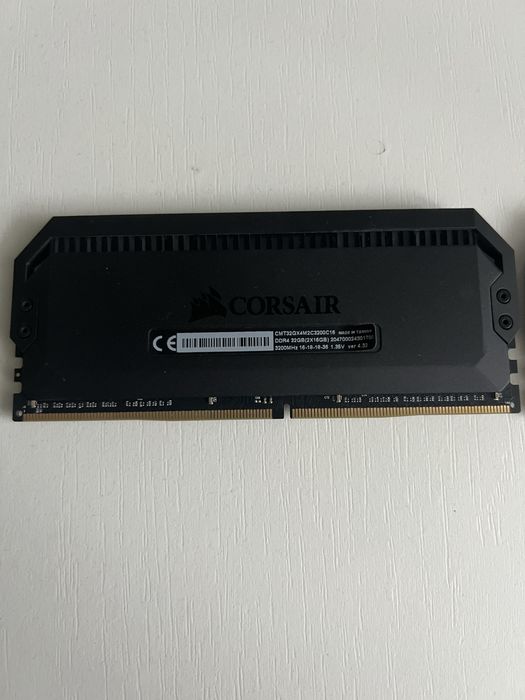 Corsair Dominator Platinum 32gb 3200mhz cl 16 ddr4 RGB