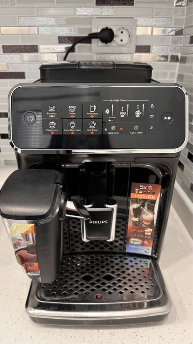 Кафеавтомат Philips LatteGo EP3241/50