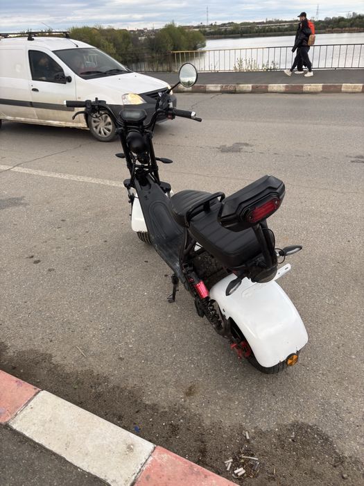 Scuter electric  vine cu 2 baterii detașabile