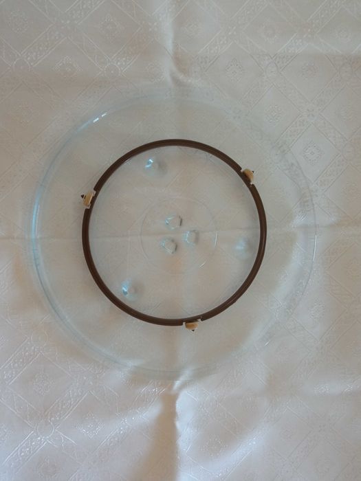 Чиния за микровълнова фурна