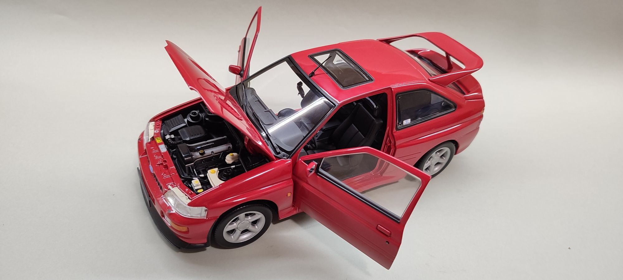 1:18 Ford Escort RS Cosworfh "Minichamps"