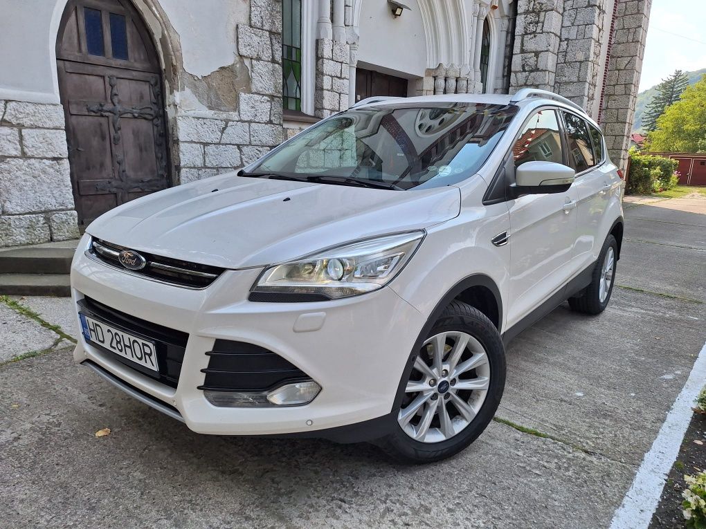 Vând Ford Kuga euro 6 alb perlat