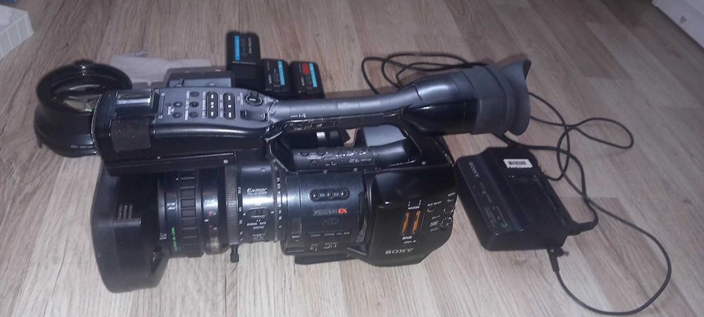 Продавам камерa Sony PMW-EX1 с статив и др.
