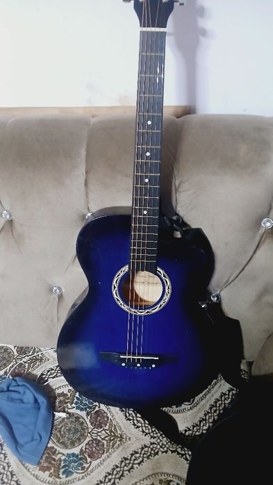 Продам гитару новый