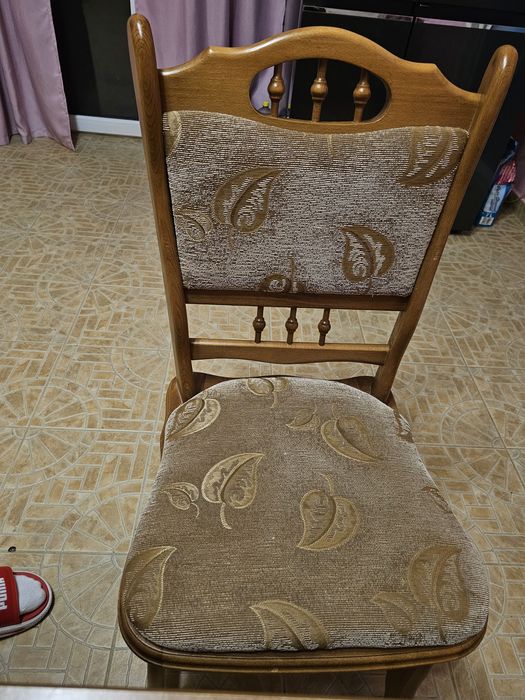 Vand 6+2 scaune de bucatarie, din lemn masiv