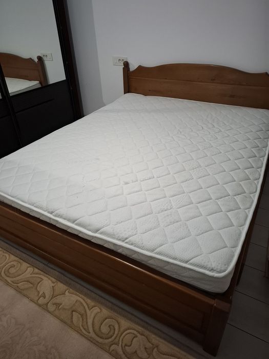 Mobila și televizor