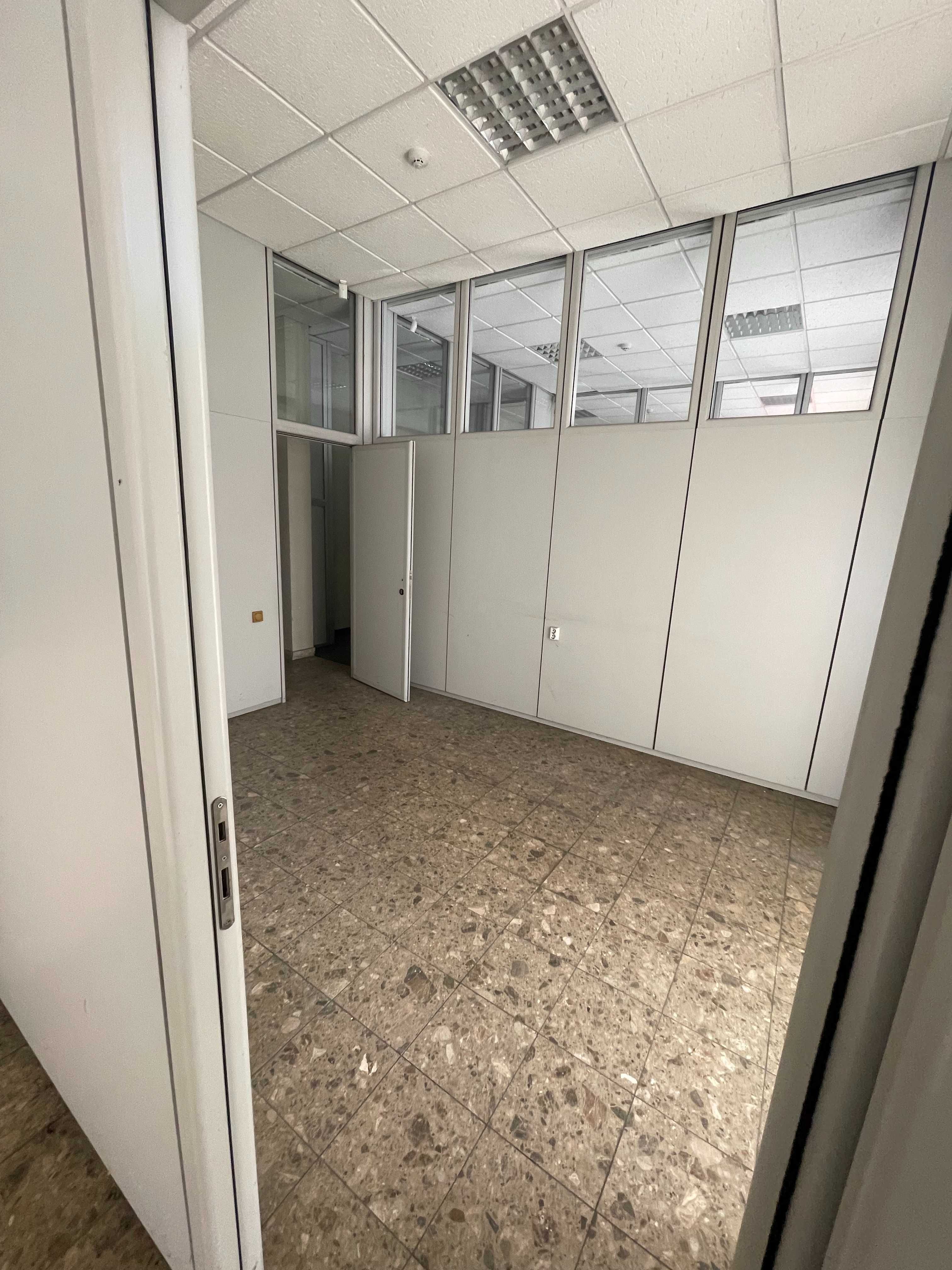 Inchiriez spatiu parter bloc central Piatra Neamt 443m²