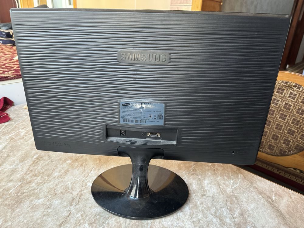 Kompyuter monitor 19 talik