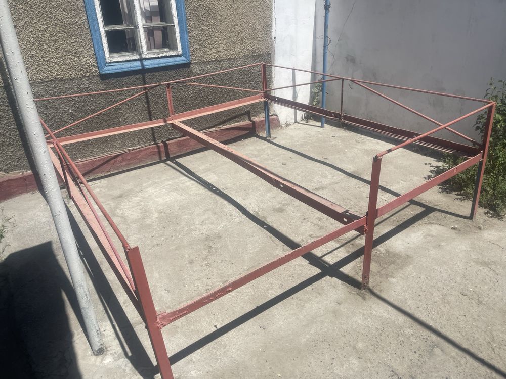 Продам большой топчан 3 на 3
