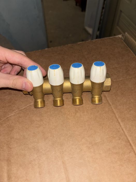 Distribuitor pentru Instalatii