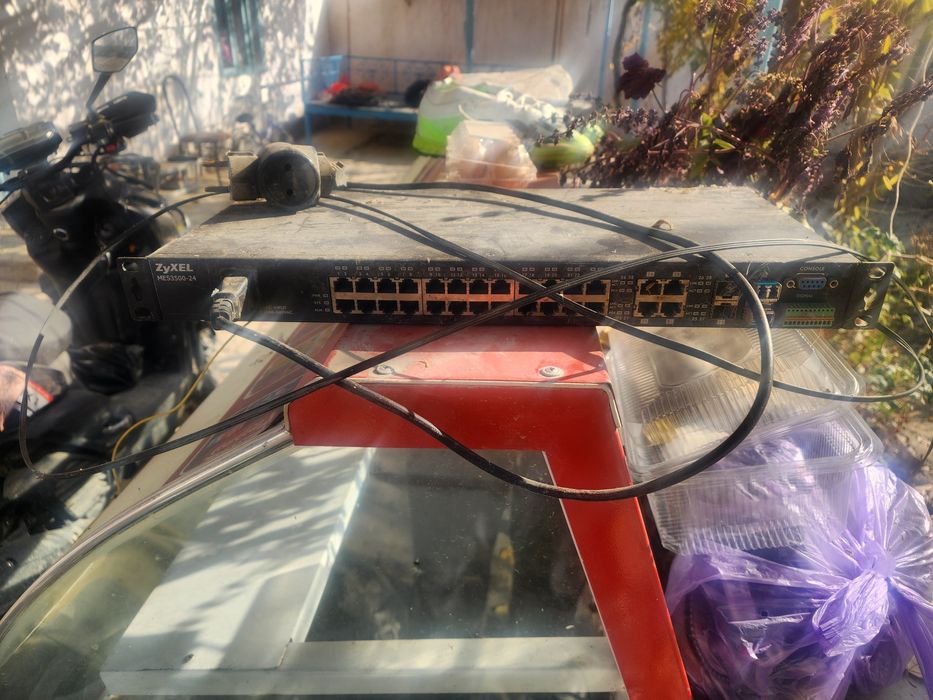 Zyxel svich sotiladi kamplekt kabillarixam sotiladi