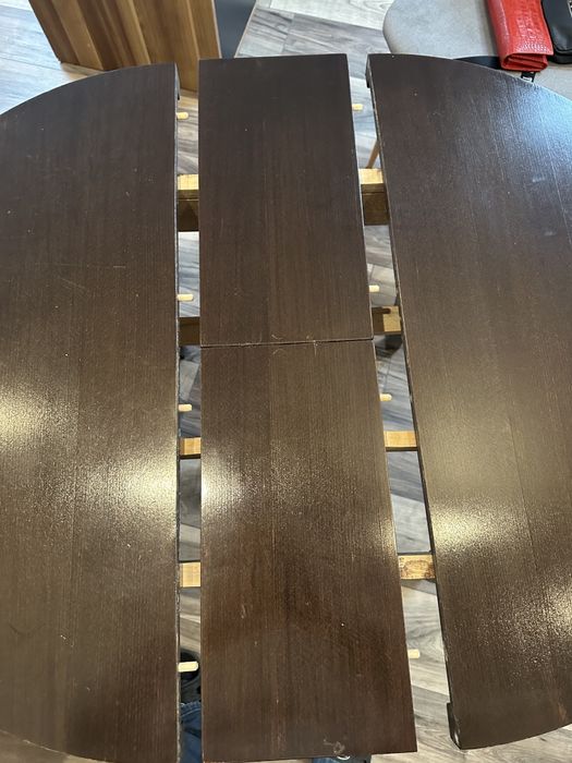 Продавам кръгла разтегателна маса