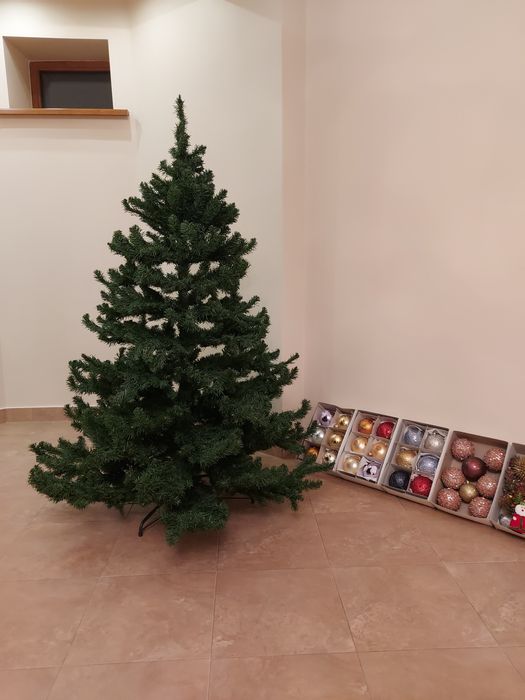 Ёлка немецкая с эксклюзивными игрушками из стекла