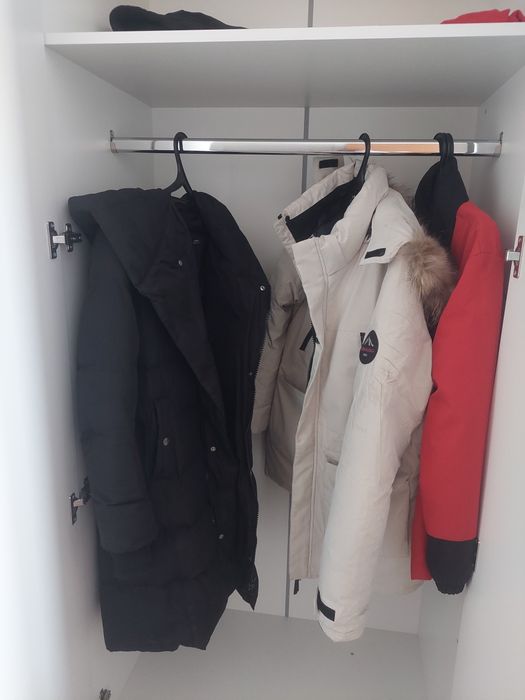 Куртка  почти новый чёрный а белый новый